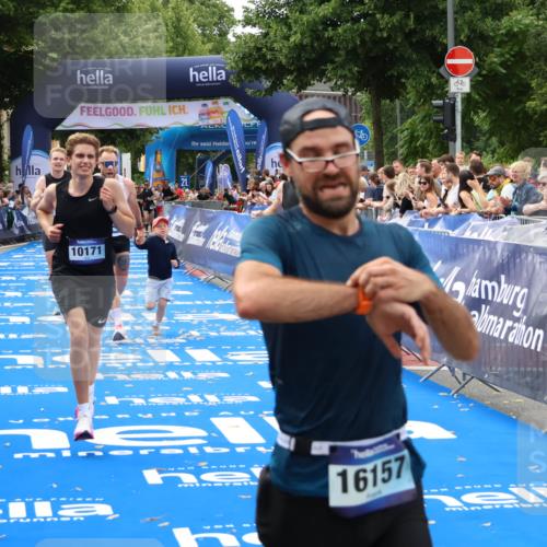 29.06.2025 - hella hamburg halbmarathon Zöllner http://msf.ph/oto/8178685 29.06.2025 10:29:14 Ziel 3043, 8473, 10171, 16157, 19194 meine-sportfotos.de