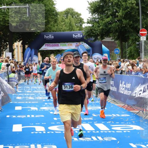 29.06.2025 - hella hamburg halbmarathon Zöllner http://msf.ph/oto/8178688 29.06.2025 10:39:05 Ziel 1164, 1803, 2262, 3136, 4359, 6682, 6686, 6687, 11447, 11619, 15561, 15873, 16820, 18734, 19151 meine-sportfotos.de