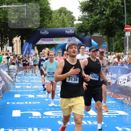 29.06.2025 - hella hamburg halbmarathon Zöllner http://msf.ph/oto/8178699 29.06.2025 10:39:06 Ziel 1164, 1445, 1803, 2262, 3136, 4359, 4759, 6682, 6686, 6687, 11447, 11619, 12137, 15561, 15873, 16820, 18734, 19151 meine-sportfotos.de