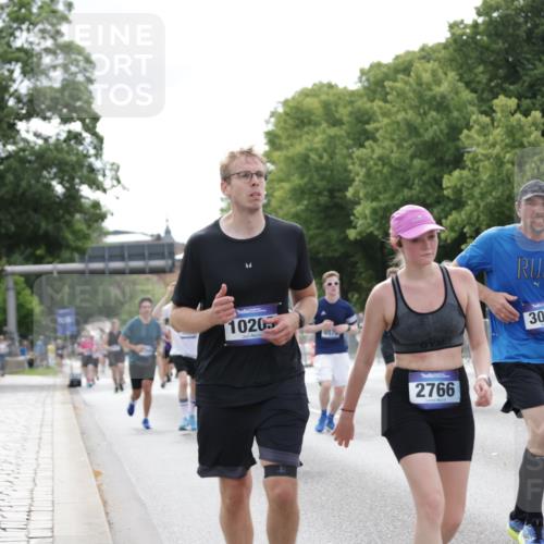 29.06.2025 - hella hamburg halbmarathon Jannik Wohlers http://msf.ph/oto/8178717 29.06.2025 10:22:36 Lombardsbrücke 1029, 1853, 3029, 3034, 4190, 4266, 5629, 6578, 6784, 6785, 6849, 7266, 7891, 9133, 9913, 10205, 12025, 12190, 12265, 13560, 13921, 14041, 14525, 15469, 16565, 16566, 16618, 16801, 16863, 17657 meine-sportfotos.de