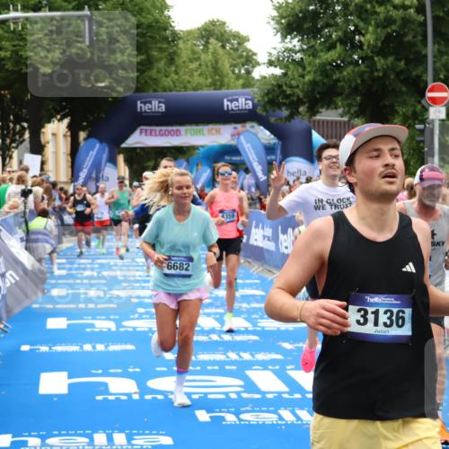29.06.2025 - hella hamburg halbmarathon Zöllner http://msf.ph/oto/8178728 29.06.2025 10:39:06 Ziel 1164, 1445, 1803, 2262, 3136, 4359, 4759, 6682, 6686, 6687, 11447, 11619, 12137, 15561, 15873, 16820, 18734, 19151 meine-sportfotos.de