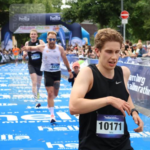 29.06.2025 - hella hamburg halbmarathon Zöllner http://msf.ph/oto/8178770 29.06.2025 10:29:16 Ziel 3043, 8473, 12337, 14395, 19194 meine-sportfotos.de