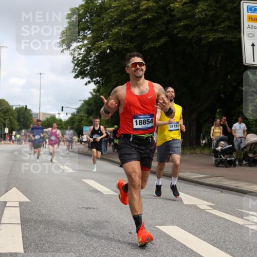 29.06.2025 - hella hamburg halbmarathon Yannick Fuchs http://msf.ph/oto/8178789 29.06.2025 10:28:23 20KM 1053, 1396, 1959, 2243, 2746, 2836, 4246, 4602, 5193, 6473, 8312, 8956, 11227, 13618, 14289, 14310, 14466, 14784, 14975, 15268, 15326, 15887, 16724, 16755, 16931, 17802, 18455, 18731, 18854 meine-sportfotos.de
