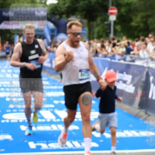 29.06.2025 - hella hamburg halbmarathon Zöllner http://msf.ph/oto/8178820 29.06.2025 10:29:17 Ziel 8473, 12287, 12337, 14395, 19194 meine-sportfotos.de
