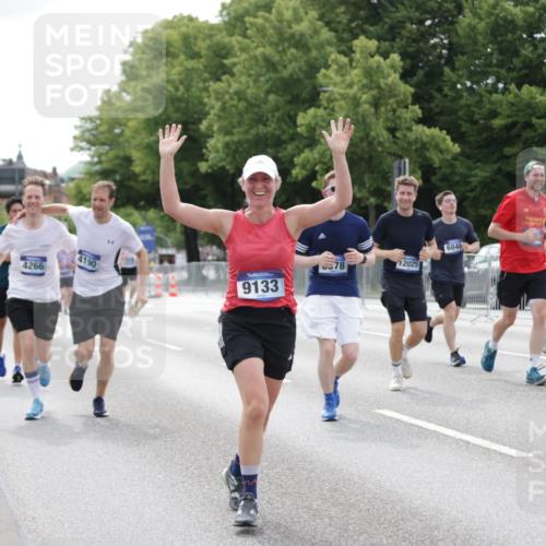 29.06.2025 - hella hamburg halbmarathon Jannik Wohlers http://msf.ph/oto/8178826 29.06.2025 10:22:39 Lombardsbrücke 1853, 3029, 3034, 4190, 4266, 5629, 6578, 6784, 6785, 6849, 7266, 7891, 8687, 8688, 9133, 9877, 9913, 10205, 12025, 12190, 12265, 13560, 14041, 15469, 16416, 16565, 16566, 16618, 16801, 16863, 17657 meine-sportfotos.de
