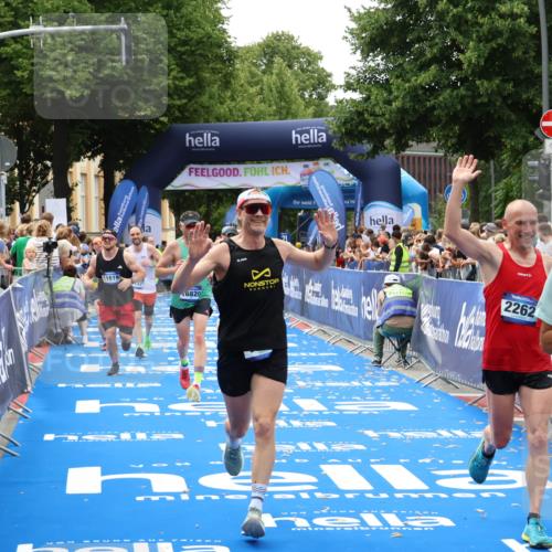 29.06.2025 - hella hamburg halbmarathon Zöllner http://msf.ph/oto/8178836 29.06.2025 10:39:10 Ziel 1164, 1445, 1803, 2262, 4759, 6686, 6687, 11619, 12137, 15556, 16656, 16820, 18149, 18547 meine-sportfotos.de
