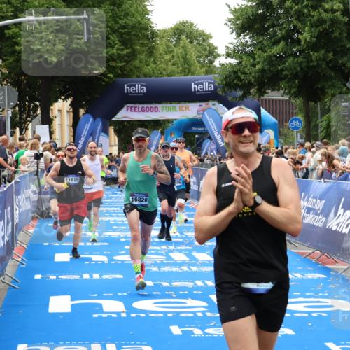 29.06.2025 - hella hamburg halbmarathon Zöllner http://msf.ph/oto/8178870 29.06.2025 10:39:11 Ziel 1445, 1803, 2262, 3282, 4759, 6686, 6687, 11619, 12137, 15556, 16656, 16820, 18149, 18547 meine-sportfotos.de