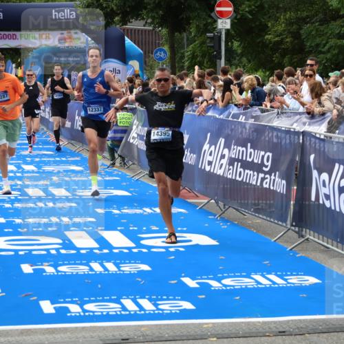 29.06.2025 - hella hamburg halbmarathon Zöllner http://msf.ph/oto/8178906 29.06.2025 10:29:23 Ziel 2075, 8975, 9571, 12287, 12337, 13838, 14164, 14395, 19203 meine-sportfotos.de