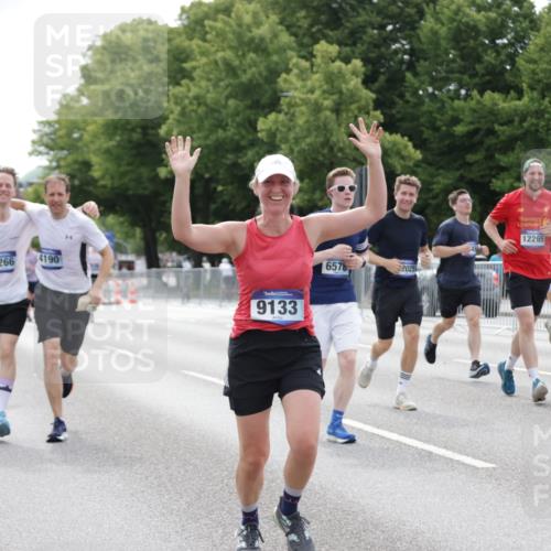 29.06.2025 - hella hamburg halbmarathon Jannik Wohlers http://msf.ph/oto/8178941 29.06.2025 10:22:39 Lombardsbrücke 1853, 3029, 3034, 4190, 4266, 5629, 6578, 6784, 6785, 6849, 7266, 7891, 8687, 8688, 9133, 9877, 9913, 10205, 12025, 12190, 12265, 13560, 14041, 15469, 16416, 16565, 16566, 16618, 16801, 16863, 17657 meine-sportfotos.de