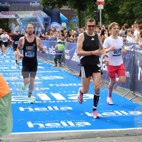29.06.2025 - hella hamburg halbmarathon Zöllner http://msf.ph/oto/8179010 29.06.2025 10:29:28 Ziel 2075, 8975, 9571, 10156, 12234, 13838, 14164, 15880, 16118, 17197, 18737, 19203 meine-sportfotos.de