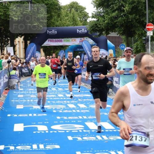 29.06.2025 - hella hamburg halbmarathon Zöllner http://msf.ph/oto/8179034 29.06.2025 10:39:15 Ziel 1445, 2044, 3282, 4565, 4759, 5752, 8925, 11305, 12046, 12137, 13729, 14311, 15556, 16656, 17668, 18149, 18547 meine-sportfotos.de