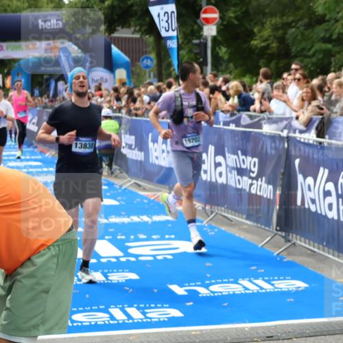 29.06.2025 - hella hamburg halbmarathon Zöllner http://msf.ph/oto/8179041 29.06.2025 10:29:30 Ziel 2021, 2180, 9137, 10156, 10790, 12234, 13838, 15880, 16118, 17197, 18737, 19203 meine-sportfotos.de