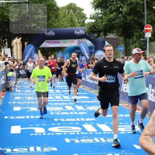 29.06.2025 - hella hamburg halbmarathon Zöllner http://msf.ph/oto/8179047 29.06.2025 10:39:16 Ziel 2044, 3282, 4565, 5752, 8319, 8925, 11305, 12046, 13479, 13729, 14311, 15556, 16656, 17646, 17668, 18149, 18547 meine-sportfotos.de