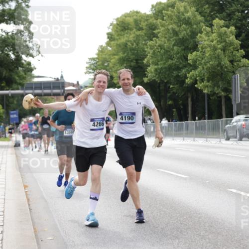 29.06.2025 - hella hamburg halbmarathon Jannik Wohlers http://msf.ph/oto/8179057 29.06.2025 10:22:40 Lombardsbrücke 1853, 3029, 3034, 4190, 4266, 4793, 5629, 6578, 6784, 6785, 6849, 7266, 7891, 8687, 8688, 9133, 9877, 9913, 10205, 12025, 12190, 12265, 13560, 14041, 15469, 16416, 16558, 16565, 16566, 16863, 17099, 17657 meine-sportfotos.de