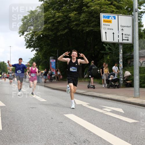 29.06.2025 - hella hamburg halbmarathon Yannick Fuchs http://msf.ph/oto/8179077 29.06.2025 10:28:25 20KM 1053, 1396, 1959, 2243, 2836, 4246, 4602, 5193, 8312, 8956, 11227, 12595, 13618, 14289, 14310, 14466, 14784, 14975, 15268, 15326, 15887, 16724, 16755, 16931, 17191, 17802, 18455, 18731, 18854 meine-sportfotos.de