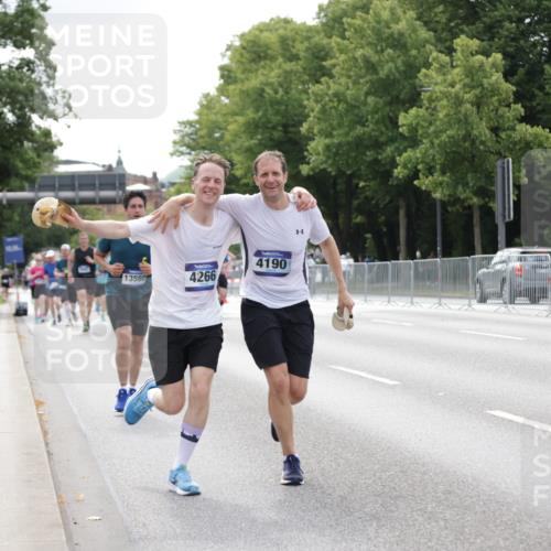 29.06.2025 - hella hamburg halbmarathon Jannik Wohlers http://msf.ph/oto/8179099 29.06.2025 10:22:40 Lombardsbrücke 1853, 3029, 3034, 4190, 4266, 4793, 5629, 6578, 6784, 6785, 6849, 7266, 7891, 8687, 8688, 9133, 9877, 9913, 10205, 12025, 12190, 12265, 13560, 14041, 15469, 16416, 16558, 16565, 16566, 16863, 17099, 17657 meine-sportfotos.de