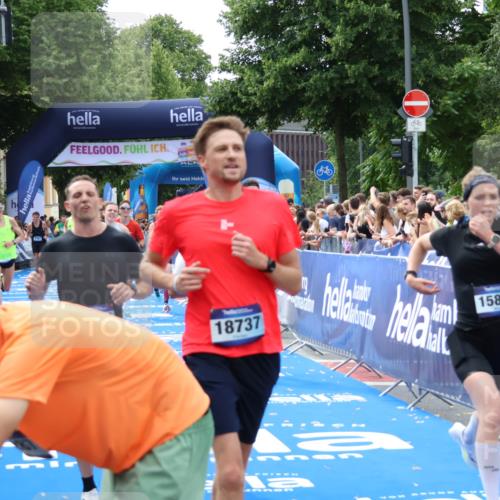 29.06.2025 - hella hamburg halbmarathon Zöllner http://msf.ph/oto/8179107 29.06.2025 10:29:33 Ziel 2021, 2180, 8784, 9137, 10156, 10790, 12234, 15880, 16118, 17197, 18737 meine-sportfotos.de