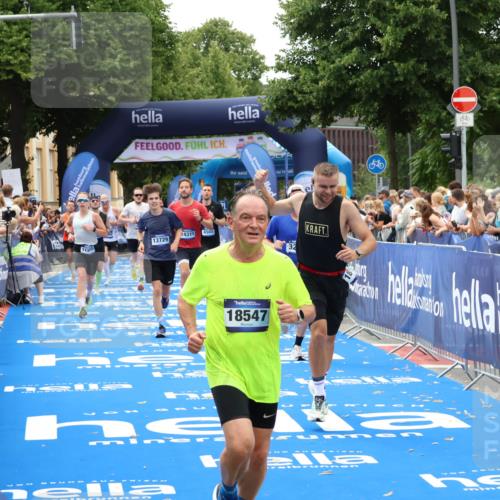 29.06.2025 - hella hamburg halbmarathon Zöllner http://msf.ph/oto/8179108 29.06.2025 10:39:18 Ziel 2044, 3282, 4565, 5752, 8319, 8925, 11305, 12046, 13479, 13729, 14311, 17646, 17668, 18149, 18547 meine-sportfotos.de