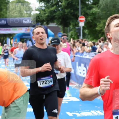 29.06.2025 - hella hamburg halbmarathon Zöllner http://msf.ph/oto/8179127 29.06.2025 10:29:34 Ziel 2021, 2180, 8784, 9137, 10156, 10790, 12234, 16118, 17197 meine-sportfotos.de