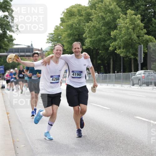 29.06.2025 - hella hamburg halbmarathon Jannik Wohlers http://msf.ph/oto/8179140 29.06.2025 10:22:40 Lombardsbrücke 1853, 3029, 3034, 4190, 4266, 4793, 5629, 6578, 6784, 6785, 6849, 7266, 7891, 8687, 8688, 9133, 9877, 9913, 10205, 12025, 12190, 12265, 13560, 14041, 15469, 16416, 16558, 16565, 16566, 16863, 17099, 17657 meine-sportfotos.de