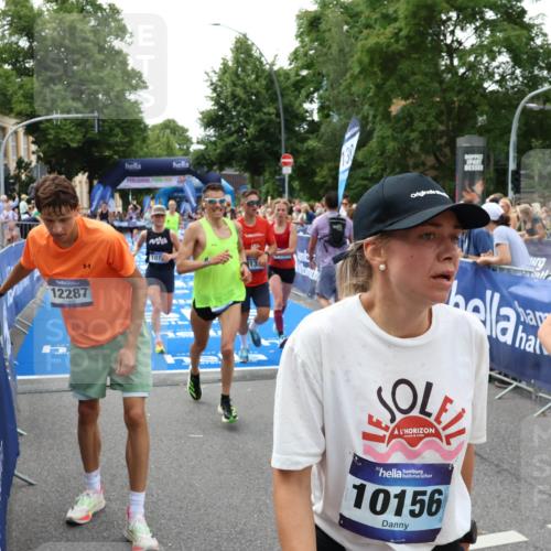 29.06.2025 - hella hamburg halbmarathon Zöllner http://msf.ph/oto/8179156 29.06.2025 10:29:37 Ziel 2021, 2180, 6781, 8784, 9137, 10790, 17197, 18422, 18699, 19204 meine-sportfotos.de