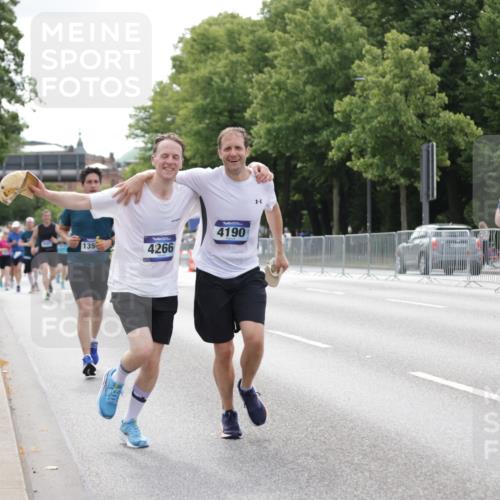 29.06.2025 - hella hamburg halbmarathon Jannik Wohlers http://msf.ph/oto/8179182 29.06.2025 10:22:40 Lombardsbrücke 1853, 3029, 3034, 4190, 4266, 4793, 5629, 6578, 6784, 6785, 6849, 7266, 7891, 8687, 8688, 9133, 9877, 9913, 10205, 12025, 12190, 12265, 13560, 14041, 15469, 16416, 16558, 16565, 16566, 16863, 17099, 17657 meine-sportfotos.de