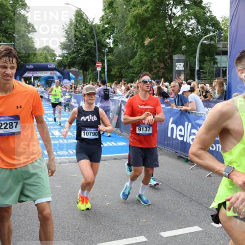 29.06.2025 - hella hamburg halbmarathon Zöllner http://msf.ph/oto/8179183 29.06.2025 10:29:38 Ziel 2021, 2180, 6781, 7186, 8784, 9137, 10790, 18422, 18699, 19204 meine-sportfotos.de