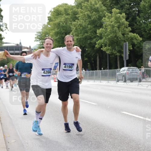 29.06.2025 - hella hamburg halbmarathon Jannik Wohlers http://msf.ph/oto/8179221 29.06.2025 10:22:40 Lombardsbrücke 1853, 3029, 3034, 4190, 4266, 4793, 5629, 6578, 6784, 6785, 6849, 7266, 7891, 8687, 8688, 9133, 9877, 9913, 10205, 12025, 12190, 12265, 13560, 14041, 15469, 16416, 16558, 16565, 16566, 16863, 17099, 17657 meine-sportfotos.de