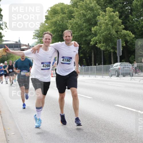 29.06.2025 - hella hamburg halbmarathon Jannik Wohlers http://msf.ph/oto/8179251 29.06.2025 10:22:40 Lombardsbrücke 1853, 3029, 3034, 4190, 4266, 4793, 5629, 6578, 6784, 6785, 6849, 7266, 7891, 8687, 8688, 9133, 9877, 9913, 10205, 12025, 12190, 12265, 13560, 14041, 15469, 16416, 16558, 16565, 16566, 16863, 17099, 17657 meine-sportfotos.de