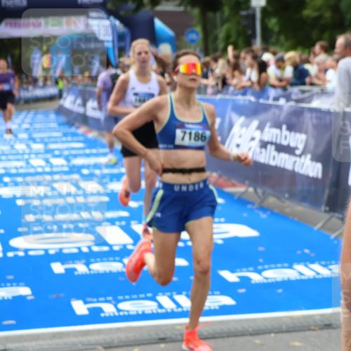 29.06.2025 - hella hamburg halbmarathon Zöllner http://msf.ph/oto/8179267 29.06.2025 10:29:47 Ziel 7186, 13374, 16818 meine-sportfotos.de