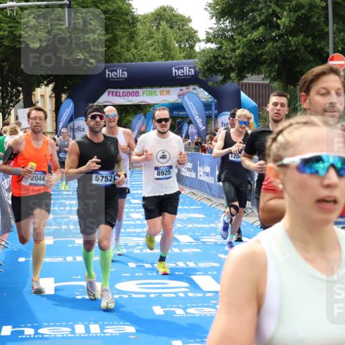 29.06.2025 - hella hamburg halbmarathon Zöllner http://msf.ph/oto/8179281 29.06.2025 10:39:22 Ziel 2044, 4565, 5752, 6037, 8319, 8925, 12046, 13479, 14311, 14359, 15866, 17646 meine-sportfotos.de