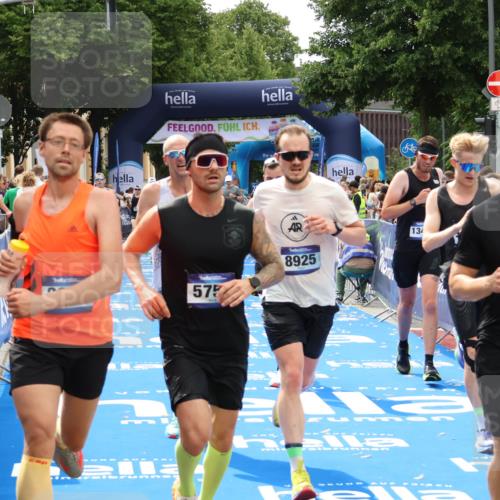 29.06.2025 - hella hamburg halbmarathon Zöllner http://msf.ph/oto/8179322 29.06.2025 10:39:23 Ziel 2044, 4565, 5752, 6037, 8319, 8925, 12046, 13479, 14359, 15013, 15866, 17646 meine-sportfotos.de