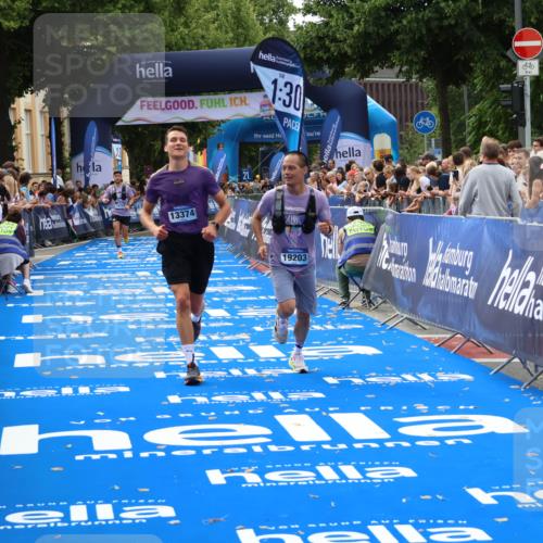 29.06.2025 - hella hamburg halbmarathon Zöllner http://msf.ph/oto/8179328 29.06.2025 10:29:50 Ziel 13374, 19202 meine-sportfotos.de