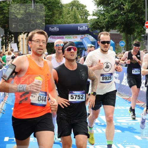 29.06.2025 - hella hamburg halbmarathon Zöllner http://msf.ph/oto/8179337 29.06.2025 10:39:24 Ziel 2044, 4565, 6037, 6152, 8319, 8925, 12046, 12335, 13479, 14359, 15013, 15866, 17646 meine-sportfotos.de