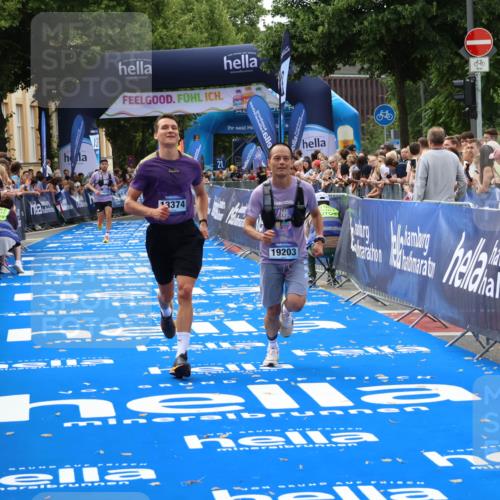 29.06.2025 - hella hamburg halbmarathon Zöllner http://msf.ph/oto/8179342 29.06.2025 10:29:51 Ziel 13374, 19202 meine-sportfotos.de