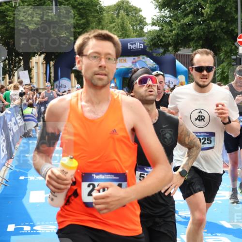 29.06.2025 - hella hamburg halbmarathon Zöllner http://msf.ph/oto/8179348 29.06.2025 10:39:24 Ziel 2044, 4565, 6037, 6152, 8319, 8925, 12046, 12335, 13479, 14359, 15013, 15866, 17646 meine-sportfotos.de