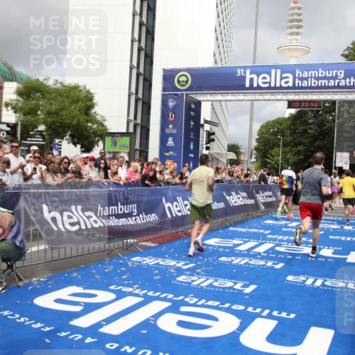 29.06.2025 - hella hamburg halbmarathon Michael Strokosch http://msf.ph/oto/8179349 29.06.2025 10:39:45 Ziel 1358, 4398, 4888, 11284, 11806, 13190, 14077, 15094, 15435, 16580, 16761, 17005, 17360, 17425, 17792, 18013, 18154 meine-sportfotos.de
