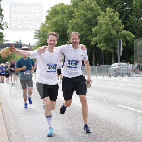 29.06.2025 - hella hamburg halbmarathon Jannik Wohlers http://msf.ph/oto/8179360 29.06.2025 10:22:40 Lombardsbrücke 1853, 3029, 3034, 4190, 4266, 4793, 5629, 6578, 6784, 6785, 6849, 7266, 7891, 8687, 8688, 9133, 9877, 9913, 10205, 12025, 12190, 12265, 13560, 14041, 15469, 16416, 16558, 16565, 16566, 16863, 17099, 17657 meine-sportfotos.de