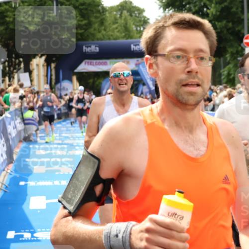 29.06.2025 - hella hamburg halbmarathon Zöllner http://msf.ph/oto/8179362 29.06.2025 10:39:24 Ziel 2044, 4565, 6037, 6152, 8319, 8925, 12046, 12335, 13479, 14359, 15013, 15866, 17646 meine-sportfotos.de