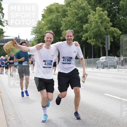 29.06.2025 - hella hamburg halbmarathon Jannik Wohlers http://msf.ph/oto/8179404 29.06.2025 10:22:40 Lombardsbrücke 1853, 3029, 3034, 4190, 4266, 4793, 5629, 6578, 6784, 6785, 6849, 7266, 7891, 8687, 8688, 9133, 9877, 9913, 10205, 12025, 12190, 12265, 13560, 14041, 15469, 16416, 16558, 16565, 16566, 16863, 17099, 17657 meine-sportfotos.de