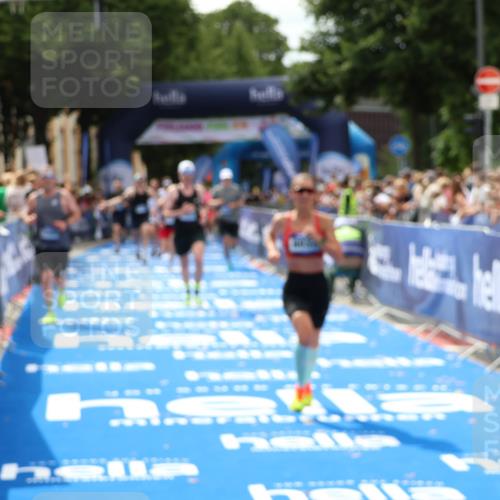 29.06.2025 - hella hamburg halbmarathon Zöllner http://msf.ph/oto/8179436 29.06.2025 10:39:26 Ziel 2546, 2972, 6037, 6152, 8346, 12335, 12372, 14359, 15013, 15866 meine-sportfotos.de