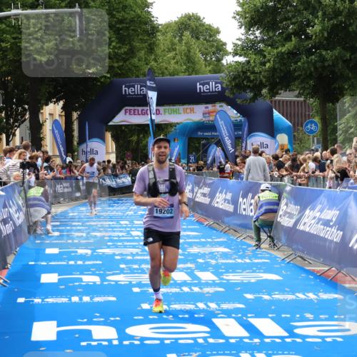29.06.2025 - hella hamburg halbmarathon Zöllner http://msf.ph/oto/8179459 29.06.2025 10:29:57 Ziel 5308, 19202 meine-sportfotos.de