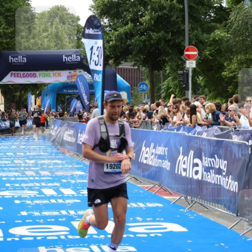 29.06.2025 - hella hamburg halbmarathon Zöllner http://msf.ph/oto/8179500 29.06.2025 10:29:58 Ziel 5308, 19202 meine-sportfotos.de