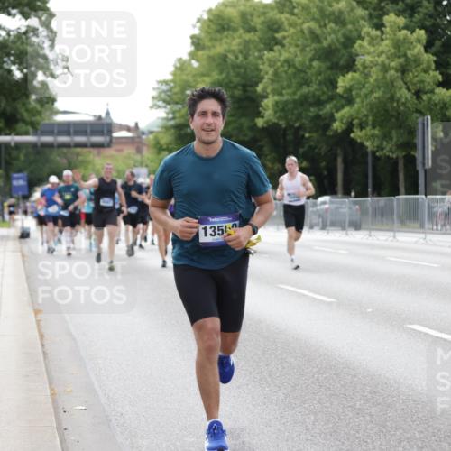 29.06.2025 - hella hamburg halbmarathon Jannik Wohlers http://msf.ph/oto/8179559 29.06.2025 10:22:42 Lombardsbrücke 1853, 3029, 3034, 4190, 4266, 4793, 6578, 6784, 6785, 6849, 7266, 7891, 8687, 8688, 8716, 8918, 8920, 9133, 9301, 9877, 9913, 10205, 12025, 12073, 12190, 12265, 13560, 14041, 14338, 15469, 16416, 16558, 16565, 16566, 16863, 17099, 17299, 17657 meine-sportfotos.de