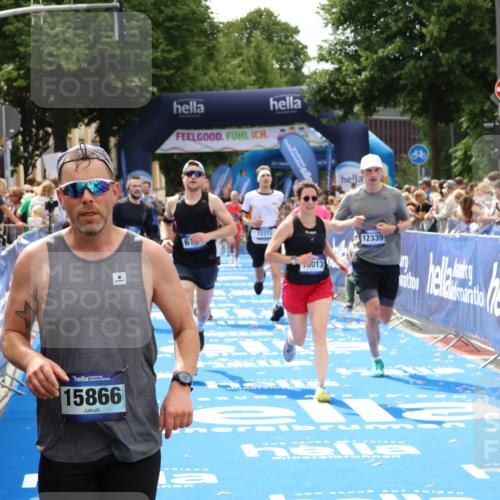 29.06.2025 - hella hamburg halbmarathon Zöllner http://msf.ph/oto/8179623 29.06.2025 10:39:31 Ziel 1343, 2546, 2972, 6152, 8346, 9116, 12335, 12372, 15013, 15965 meine-sportfotos.de