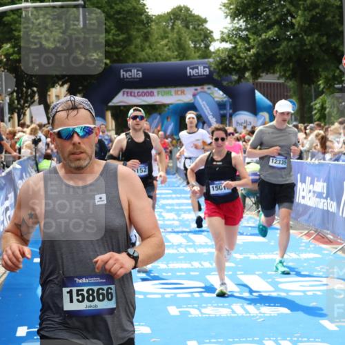 29.06.2025 - hella hamburg halbmarathon Zöllner http://msf.ph/oto/8179636 29.06.2025 10:39:31 Ziel 1343, 2546, 2972, 6152, 8346, 9116, 12335, 12372, 15013, 15965 meine-sportfotos.de