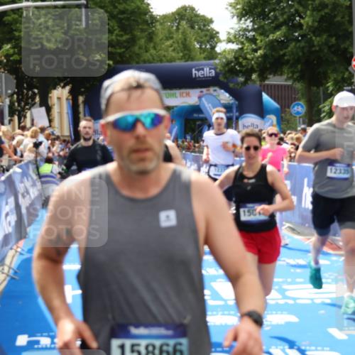 29.06.2025 - hella hamburg halbmarathon Zöllner http://msf.ph/oto/8179665 29.06.2025 10:39:31 Ziel 1343, 2546, 2972, 6152, 8346, 9116, 12335, 12372, 15013, 15965 meine-sportfotos.de