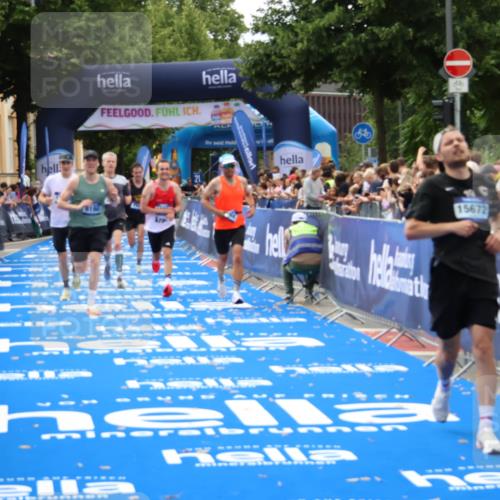 29.06.2025 - hella hamburg halbmarathon Zöllner http://msf.ph/oto/8179666 29.06.2025 10:30:07 Ziel 2689, 3189, 8190, 9634, 10270, 12308, 15507, 15672, 17768 meine-sportfotos.de