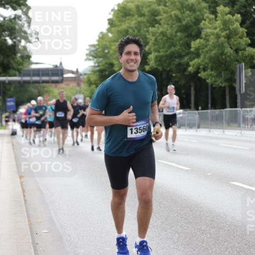 29.06.2025 - hella hamburg halbmarathon Jannik Wohlers http://msf.ph/oto/8179705 29.06.2025 10:22:43 Lombardsbrücke 1853, 2925, 3029, 3034, 4190, 4266, 4793, 6578, 6784, 6785, 6849, 7266, 7891, 8687, 8688, 8716, 8918, 8920, 9133, 9301, 9877, 9913, 10205, 12025, 12073, 12265, 13560, 14041, 14338, 15469, 16416, 16558, 16565, 16566, 16863, 17099, 17207, 17299, 17657 meine-sportfotos.de