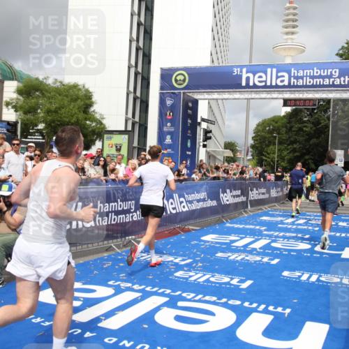 29.06.2025 - hella hamburg halbmarathon Michael Strokosch http://msf.ph/oto/8179743 29.06.2025 10:40:01 Ziel 1603, 2563, 3626, 4766, 5375, 6149, 7981, 8467, 8574, 11714, 15421, 15813 meine-sportfotos.de